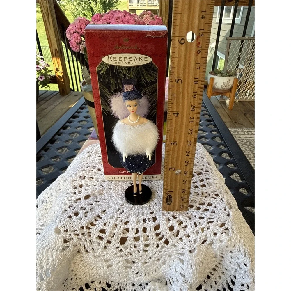 1999 Hallmark Keepsake Gay Parisienne Barbie Doll Ornament‎ Collector's Series
